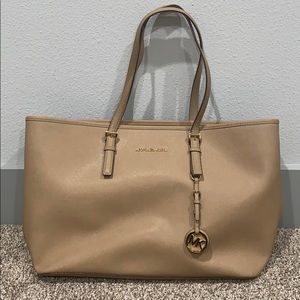 *SOLD* LIKE NEW Michael Kors 👜 Jet Set Tote Medium